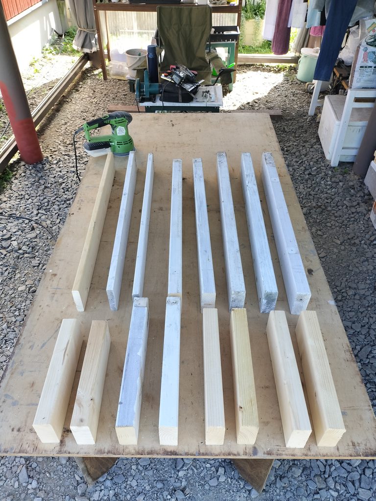 木製ベンチDIYに使用した2×4材と1×4材の端材